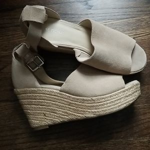 Marc Fisher wedge Heel